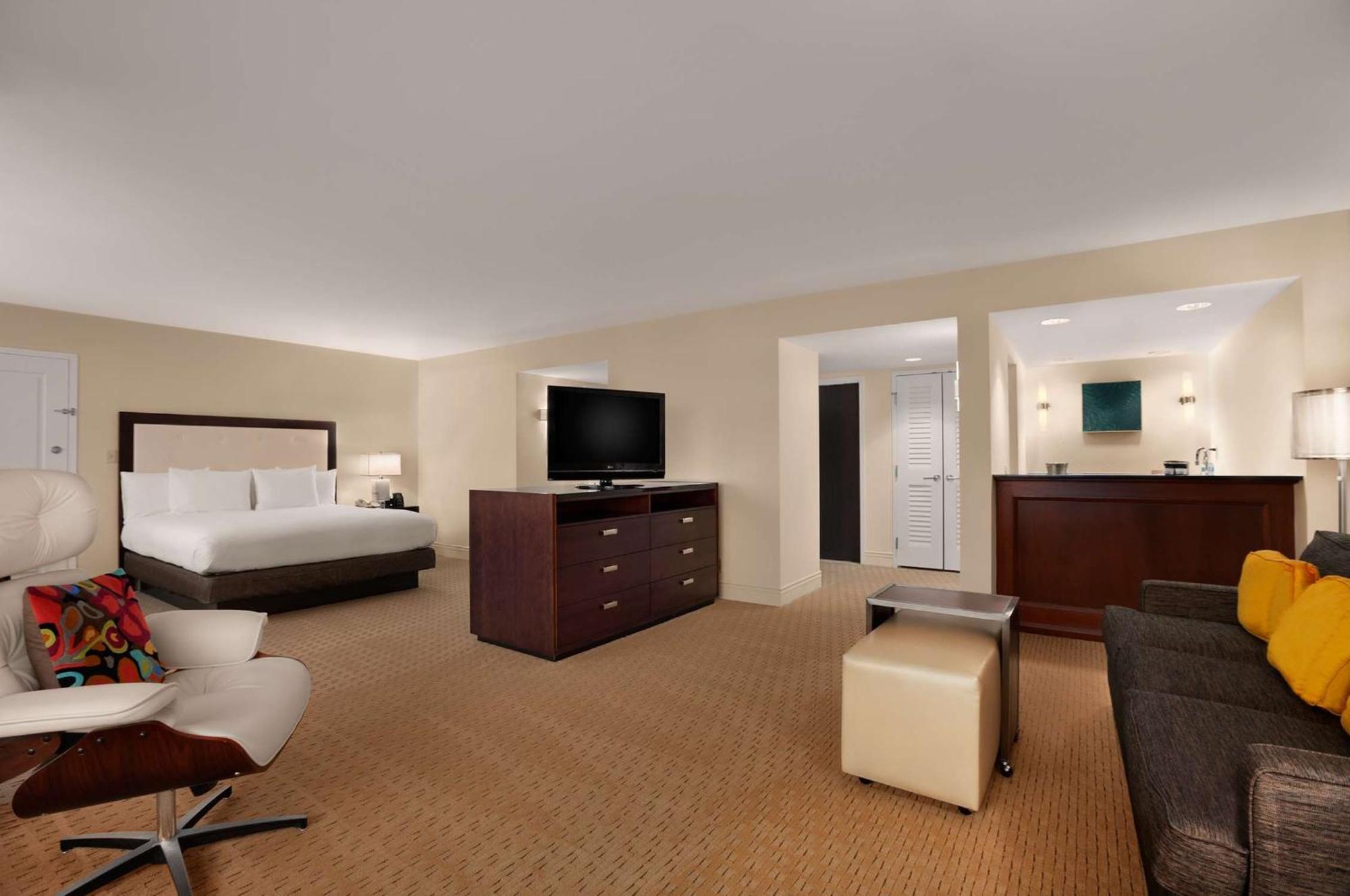 Junior King Suite,1552119679:JPEG
