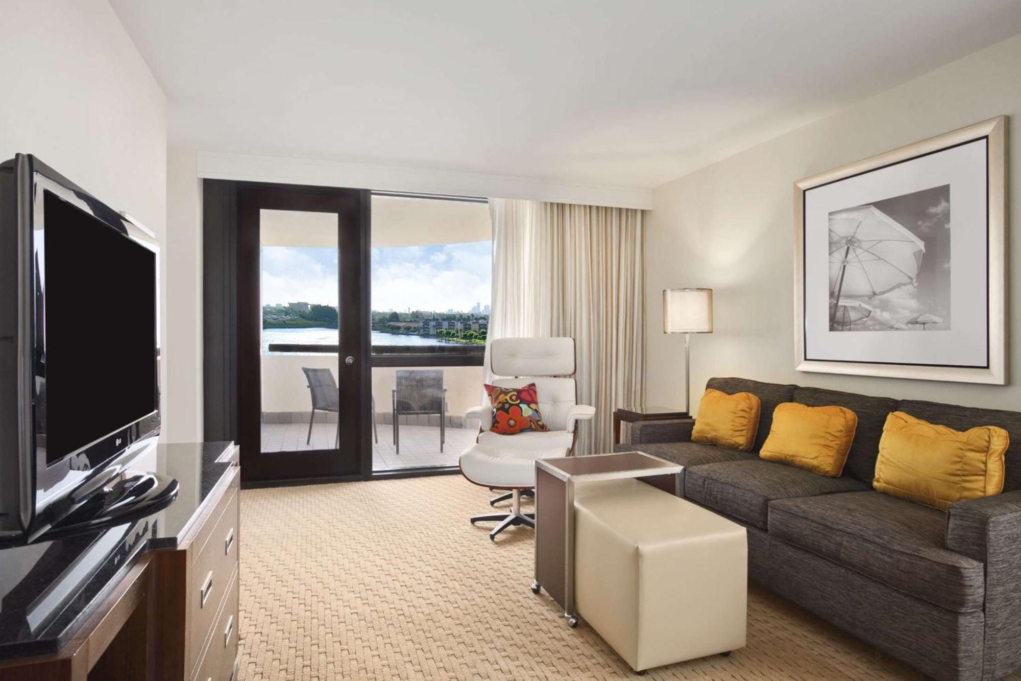 One-Bedroom Suite with Balcony,1552119586:JPEG